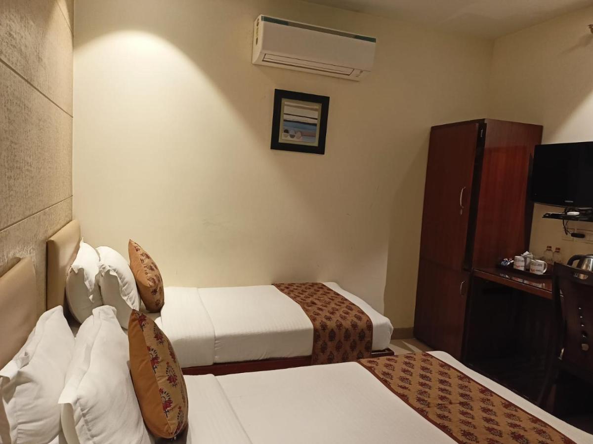 ניו דלהי Cosy Grand, Chanakyapuri By The Cosy Hotels מראה חיצוני תמונה