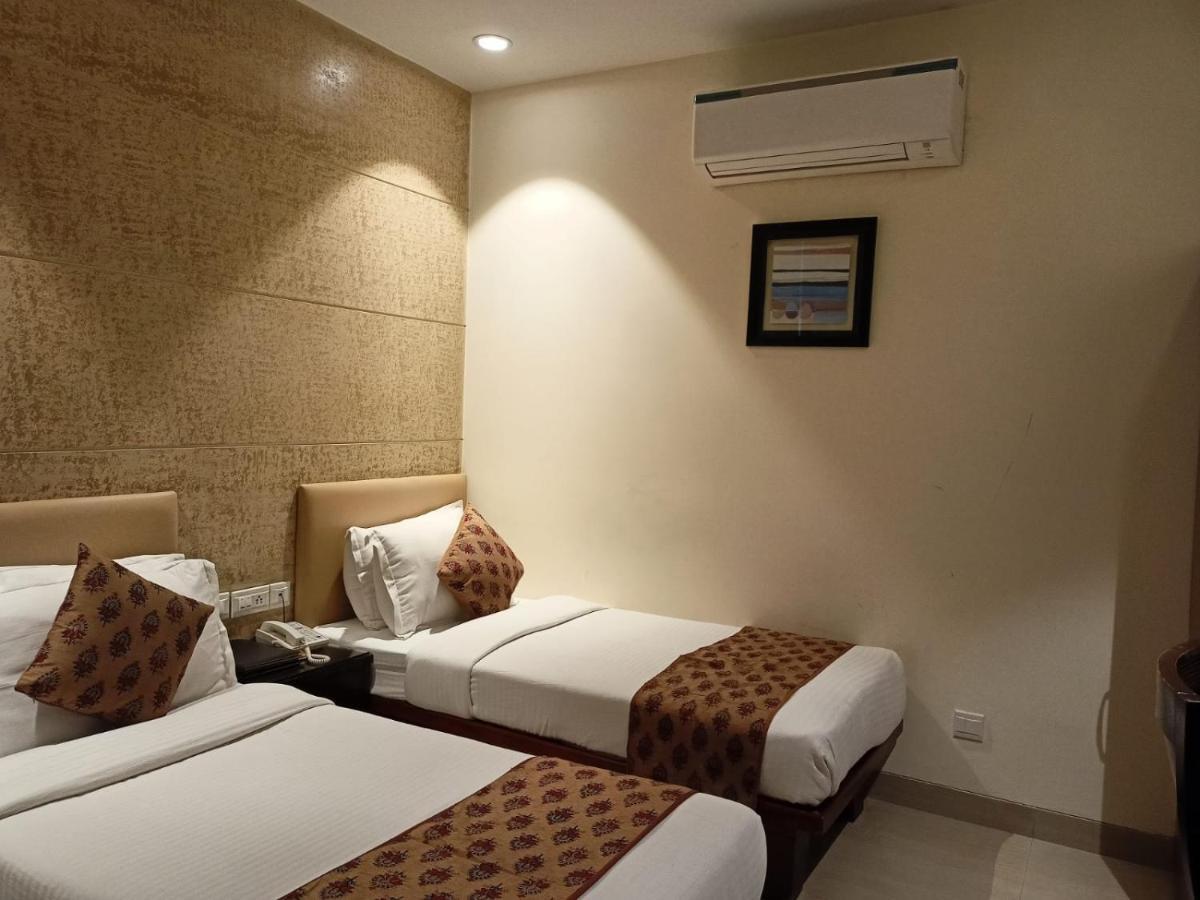 ניו דלהי Cosy Grand, Chanakyapuri By The Cosy Hotels מראה חיצוני תמונה