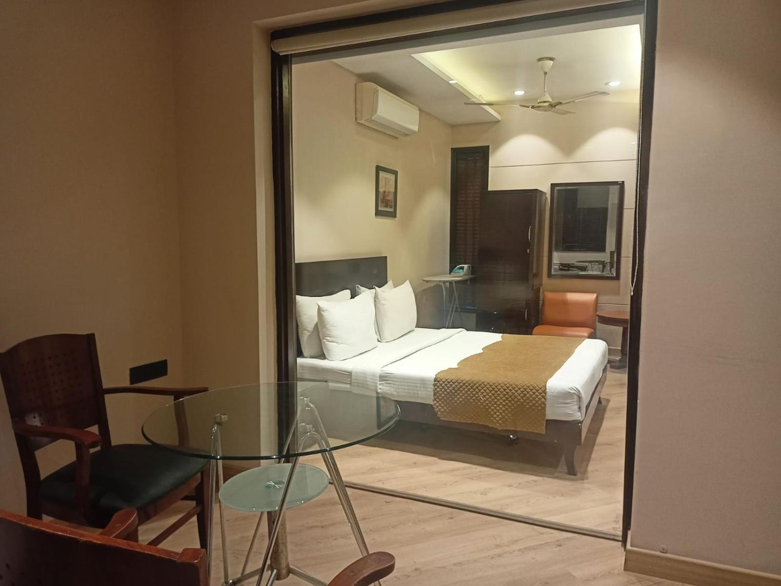 ניו דלהי Cosy Grand, Chanakyapuri By The Cosy Hotels מראה חיצוני תמונה