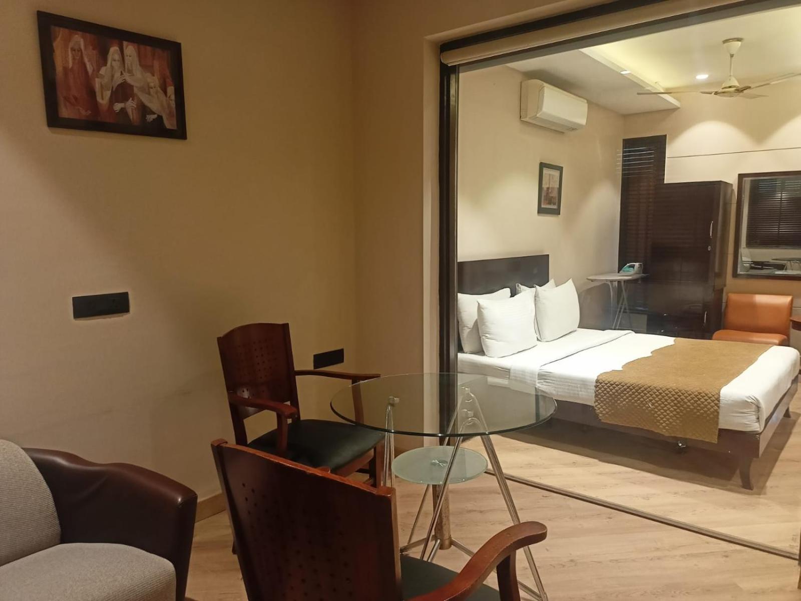 ניו דלהי Cosy Grand, Chanakyapuri By The Cosy Hotels מראה חיצוני תמונה